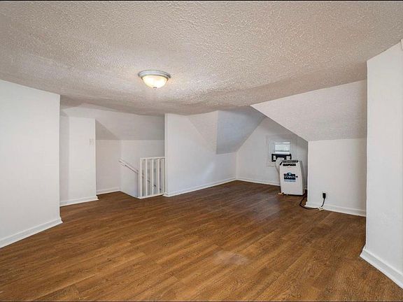 4th image of 5015 Forest Ave Unit 2