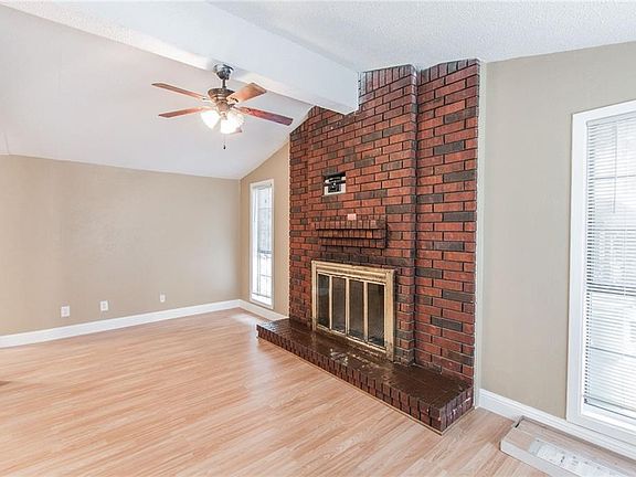 3rd image of 1118 Montclair Dr