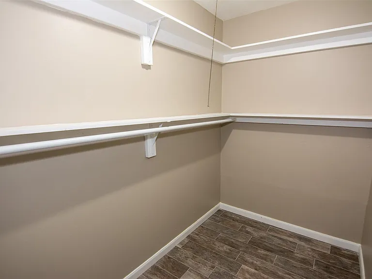 2302 Cades Cove Dr — Photo 8