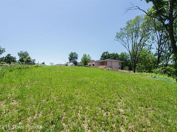 2nd image of 614 Oakwood Pl