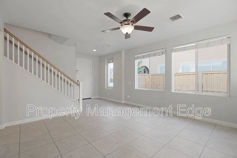 4 bed, 3.0 bath, 1912 sqft, $3,395 — Photo 4