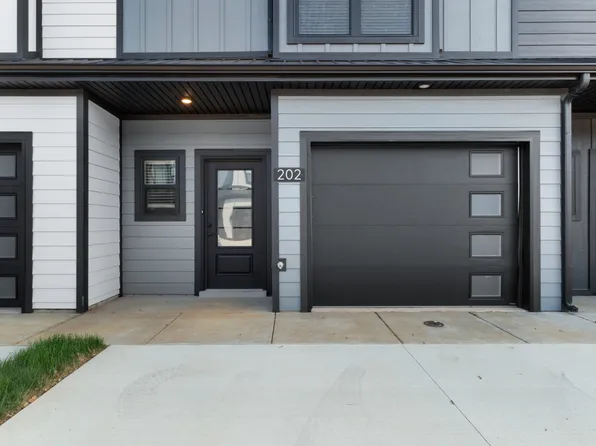 202 Jonathan Wade Cir, Clarksville, TN 37043