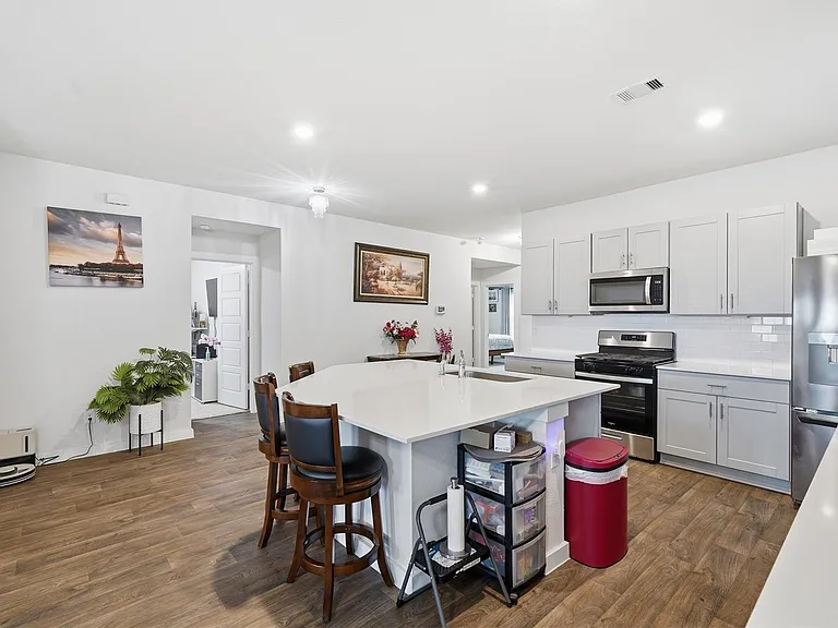 318 Merriman Rd — Photo 15