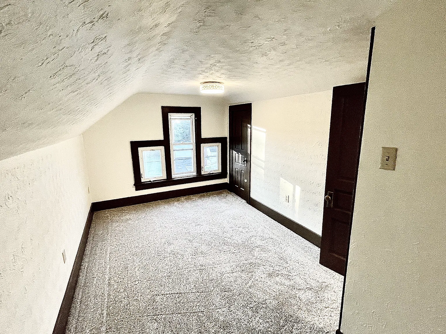 76 Forest Hills Dr — Photo 3