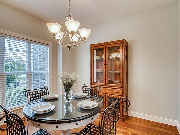 5th image of 3607 Sweetbriar Ave