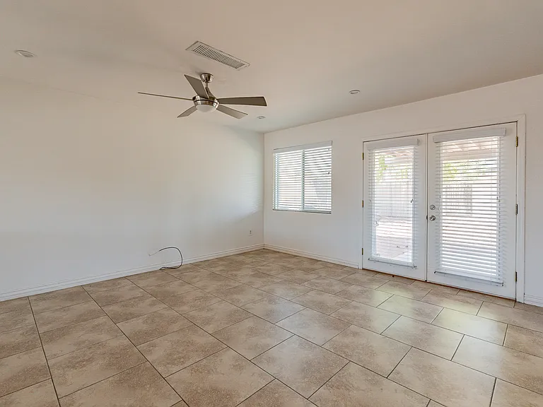 7318 E Sheridan St — Photo 11