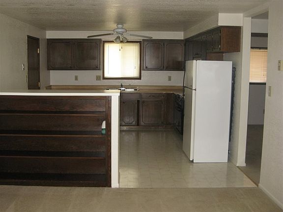 4th image of 2462 Siskiyou Blvd