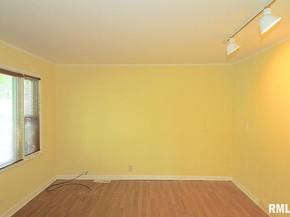 5th image of 207 S Dixon Ave