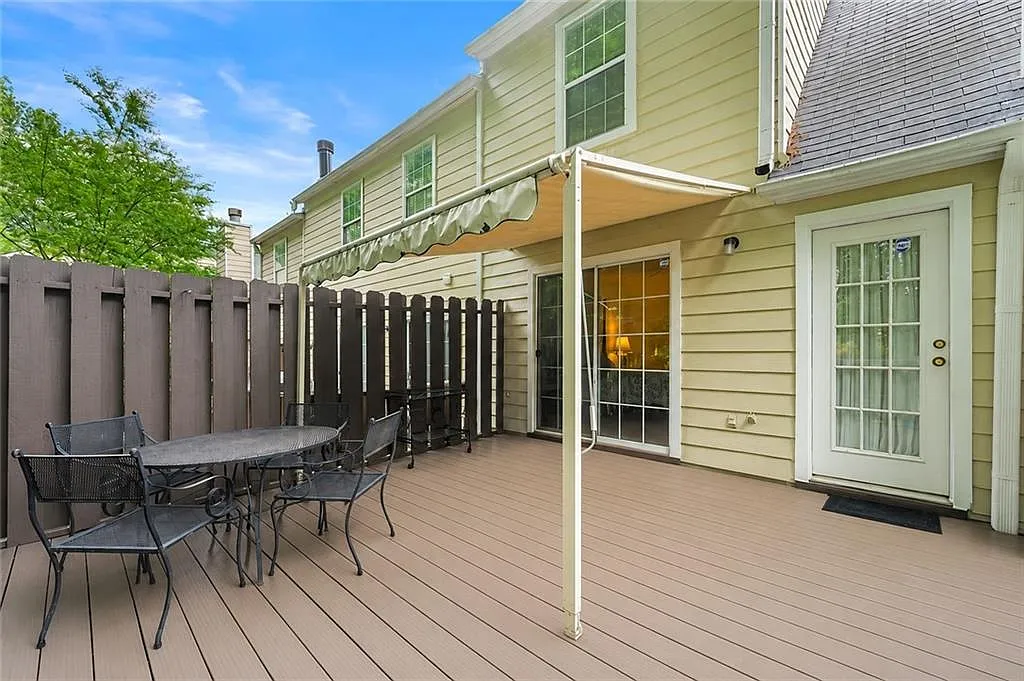 3 bed, 2.0 bath, 1549 sqft, $2,000 — Photo 2