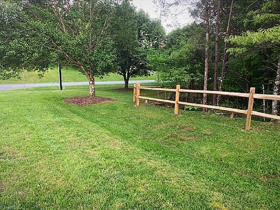 5th image of 1020 Foxcliff Dr