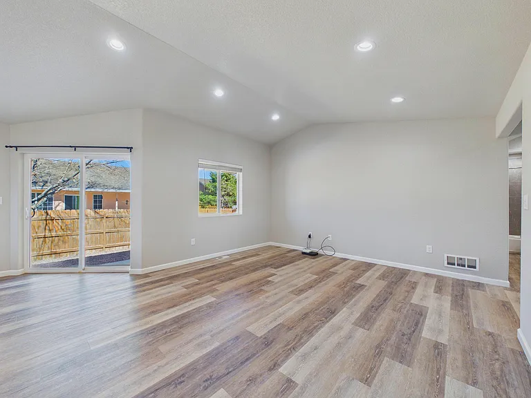 157 S Stardust Cir — Photo 5