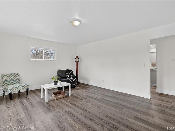3rd image of 3384 Clement St