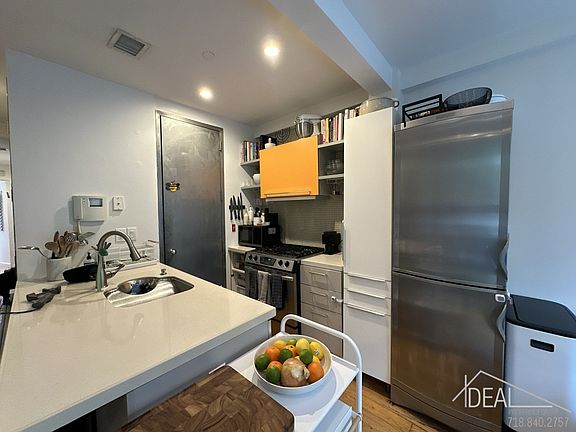 3rd image of 90 Clermont Ave APT 3