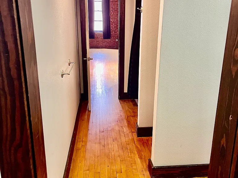 115 E Tyler St — Photo 5