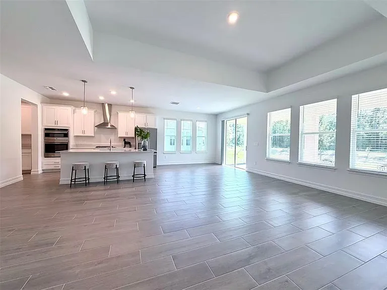 1307 Broward Dr — Photo 11