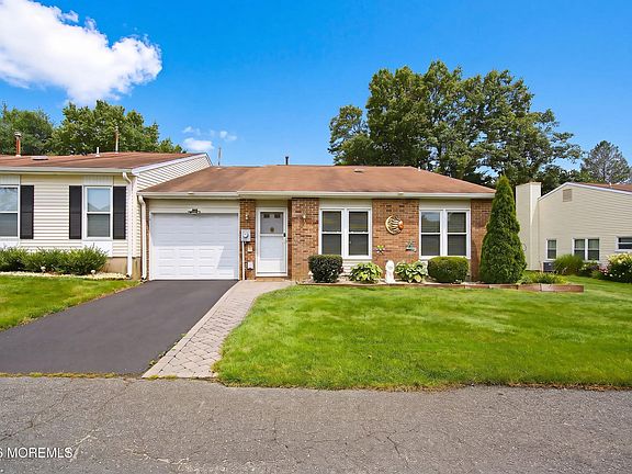 2nd image of 252 Martine Way