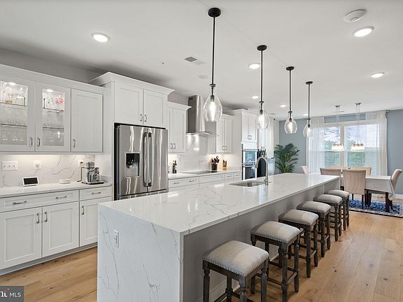 3rd image of 21 Silverway Dr Unit 11