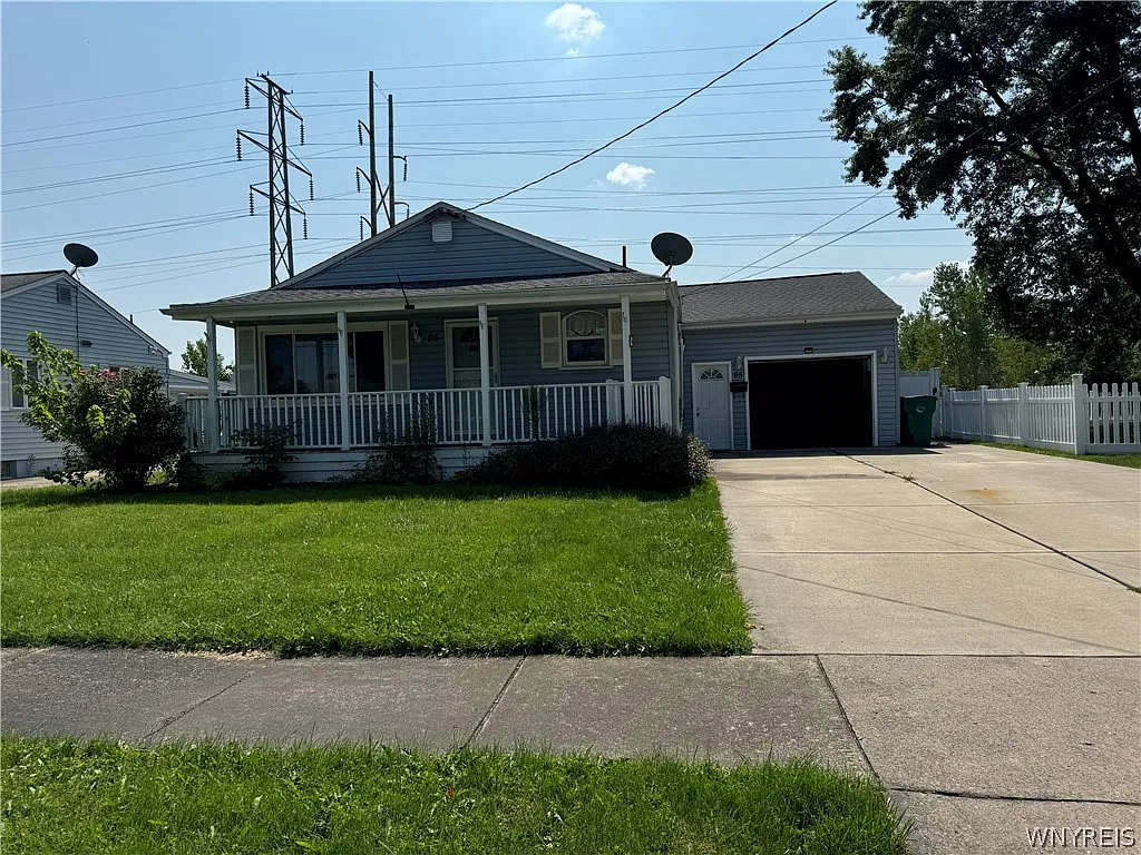 3 bed, 2.5 bath, 1203 sqft, $2,200 — Photo 2
