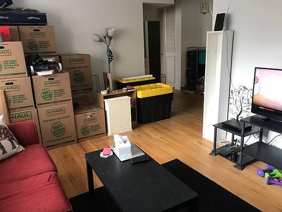 4th image of 542 W Oakdale Ave