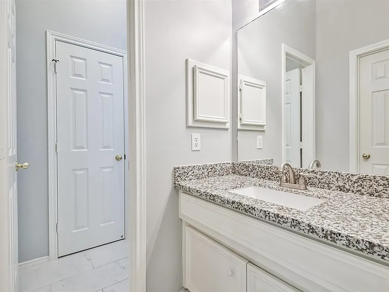 18802 Half Volley Cir — Photo 33