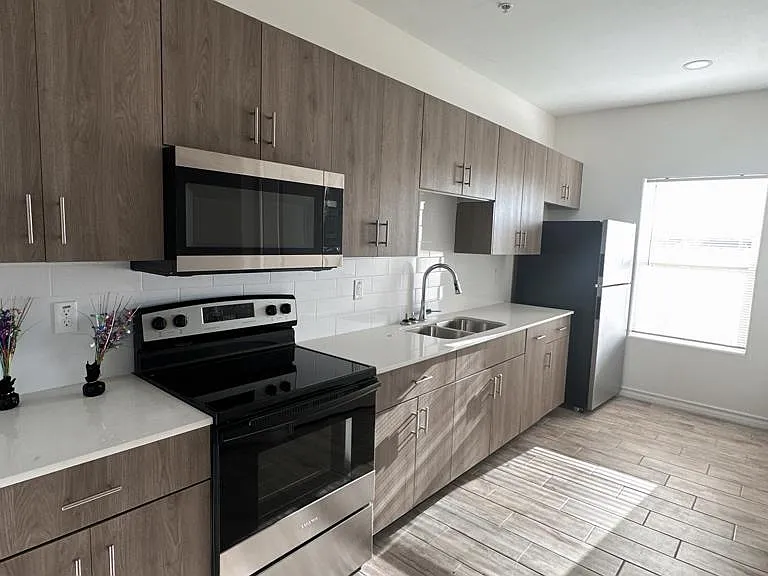 1700 New Orleans Cir #I — Photo 4
