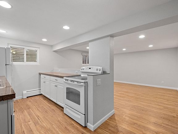 3rd image of 2401 E Warren Ave #Basement
