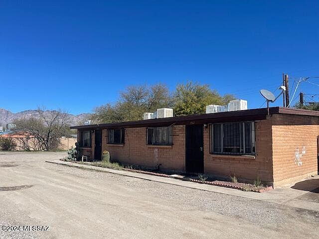 1st image of 3557 E Blacklidge Dr
