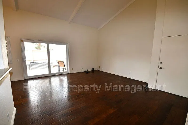 2 bed, 1.5 bath, 1019 sqft, $2,795 — Photo 4