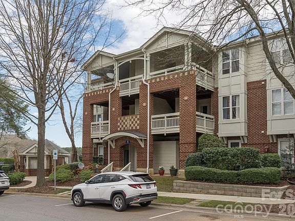 3rd image of 921 Northeast Dr Unit 29
