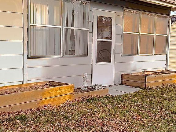 4th image of 6 Bruce Ln