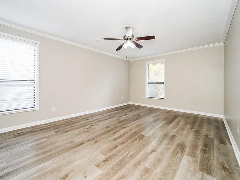3167 Laurel Grv S — Photo 9