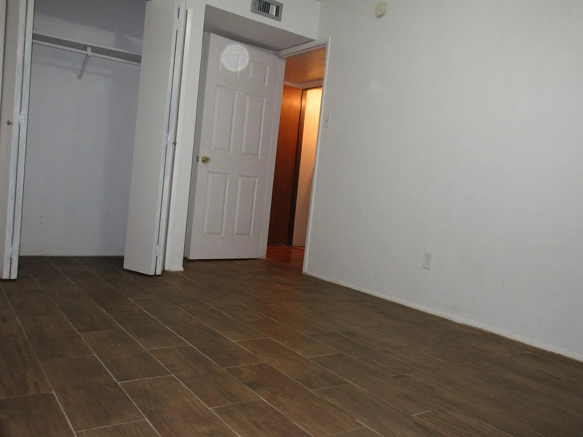 Building Photo - 6705 Greenfield Dr