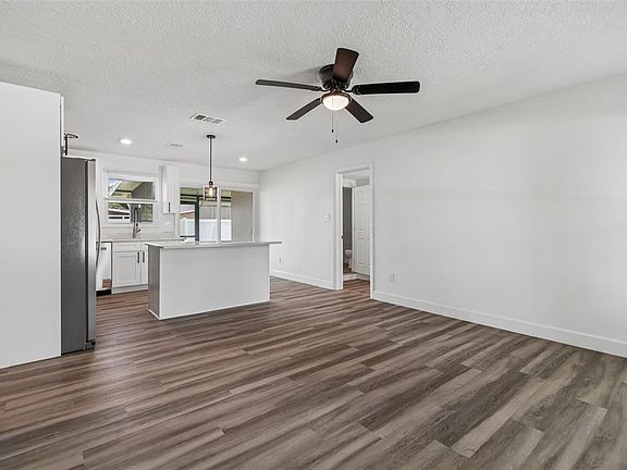 3rd image of 4417 W Fairview Hts