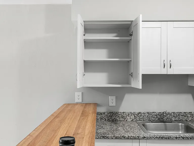 1129 Green St #8 — Photo 11