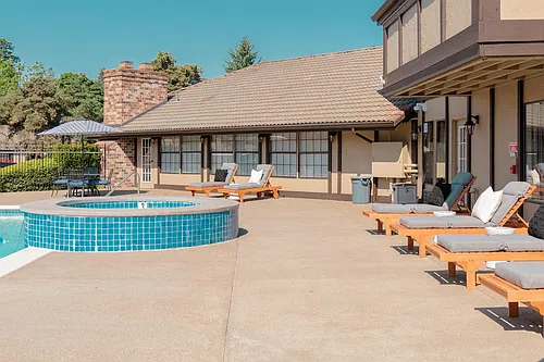 Devonshire Manor Photo 1