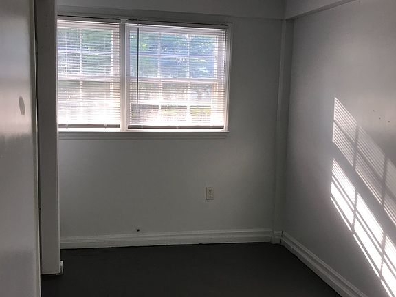 5th image of 279 Alexander Ave