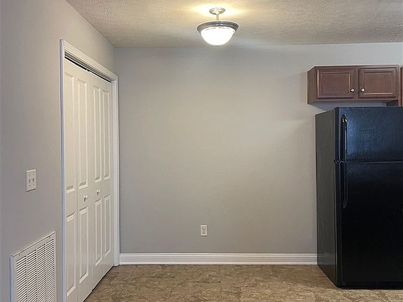 3rd image of 415/429 Upper Stone Ave
