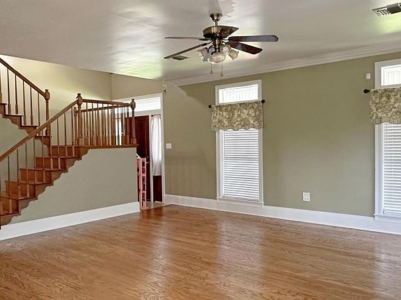 4th image of 128 E 43rd Pl