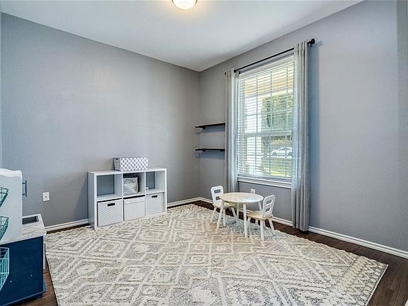 4th image of 1365 Beechwood Dr