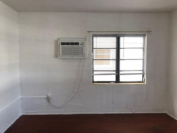 4th image of 612 16th St APT 7