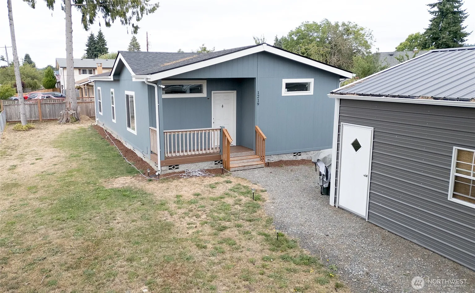1219 W Walnut Street photo 1