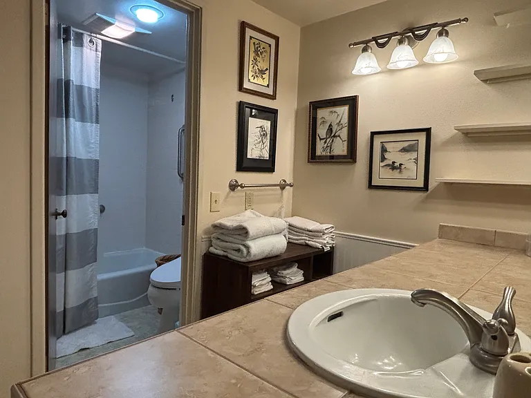 221 N Bay Ln #2 — Photo 26