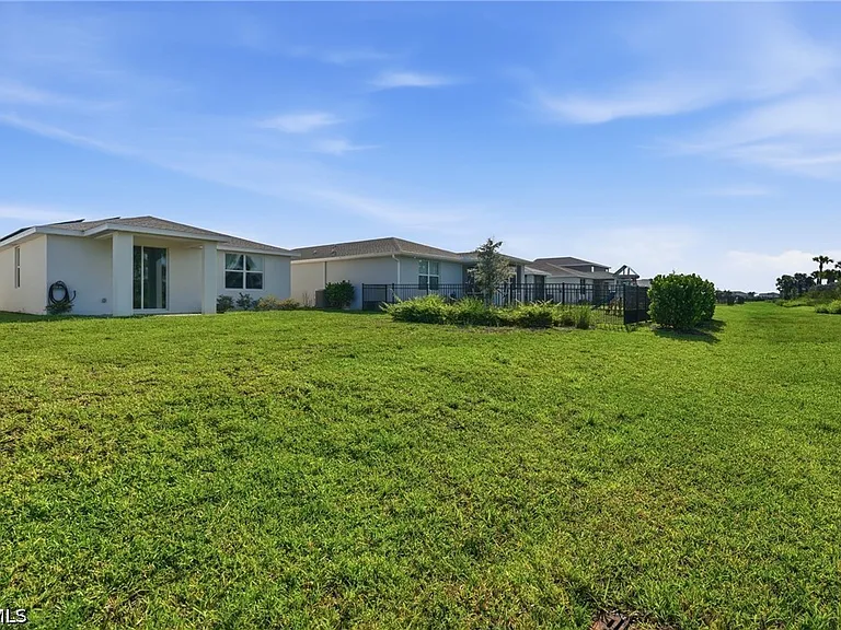 44197 Frontier Dr — Photo 12