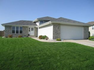 5704 Phillips Rd, Schererville, IN 46375