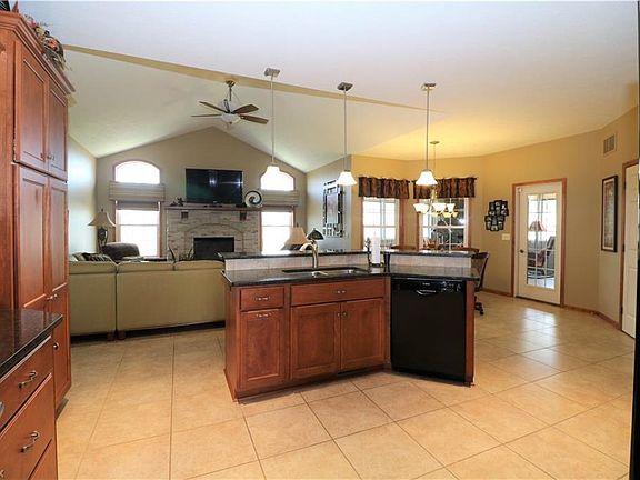 5th image of 685 Wildwood Dr
