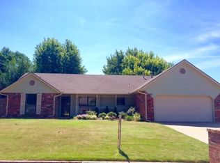 2200 Shorewood Ln, Edmond, OK 73003
