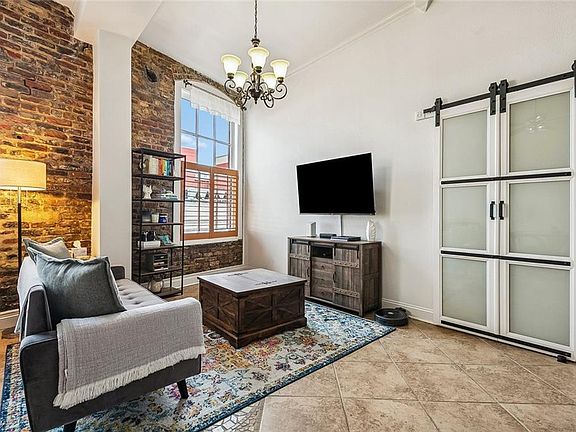 3rd image of 330 Julia St APT 321