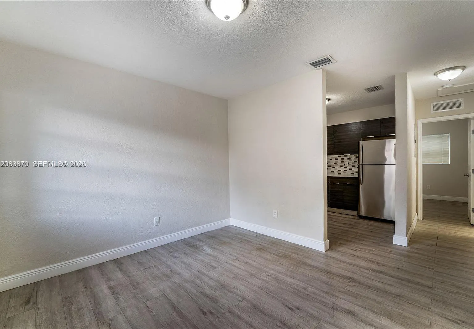 2 bed, 1.0 bath, 2079 sqft, $1,500 — Photo 3