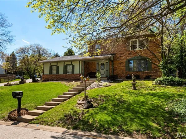 27 Heatherwood Dr, Collinsville, IL 62234