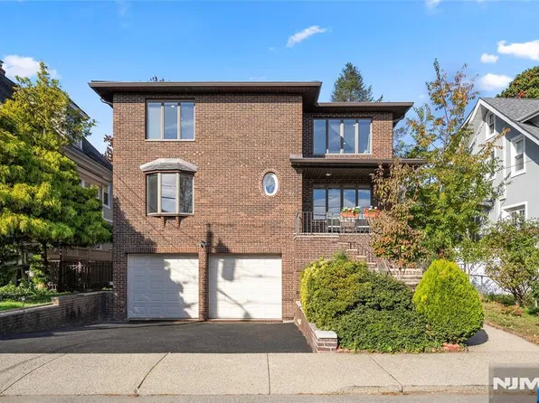 1101 Edgewood Lane, Fort Lee, NJ 07024